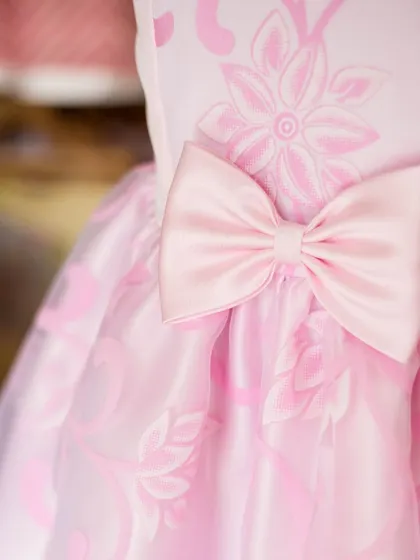 The perfect pink bow on a beautiful floral jacquard fabric. This is one of my signature details, adding a touch of timeless charm to many of my designs.