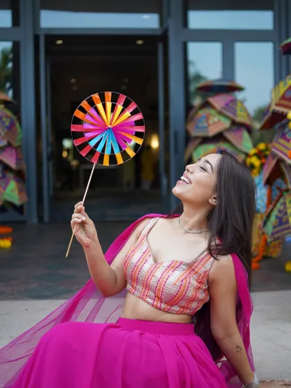 "Bade hokar bachpana phir se le aane ki roz saajish rachti hu." Holding this colorful pinwheel reminds me of the joy of childhood, a feeling I try to bring to every event I host.