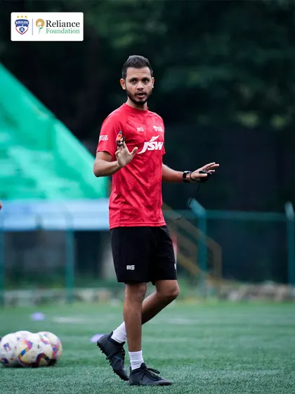 A coach directs a training session with clear instructions and energy. Our sessions are meticulously planned to maximize learning and keep players engaged from start to finish.