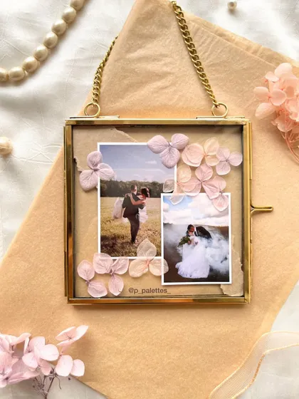 New arrival. Our floating metal frames are now available with beautiful dried hydrangea flowers, adding a touch of elegance and charm.