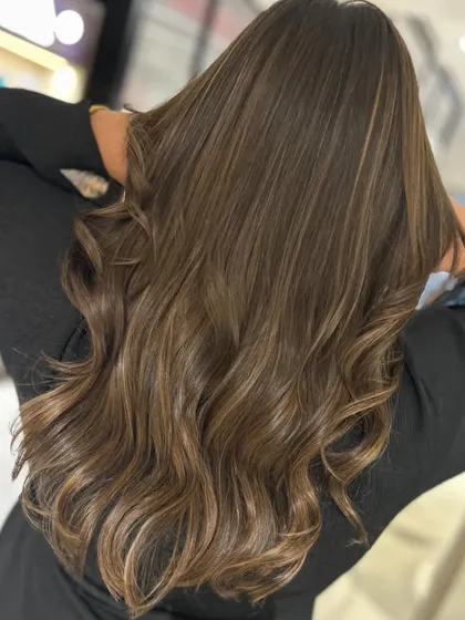 This warm caramel balayage blend is all about richness and shine. Paired with a long layers haircut, it creates a look that is both glamorous and healthy.