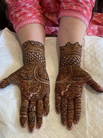 A classic Indian mehendi design with dense, intricate patterns. This style is perfect for brides or for major festivals and celebrations.