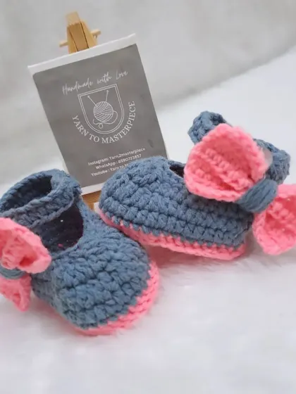 A modern and stylish color combination, these grey and pink booties feature a big, bold pink bow on the front.
