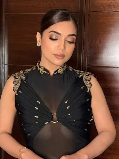 A close-up of the soft smokey eye I created for Samiksha. The blending is key to achieving a look that is dramatic yet soft, perfect for the red carpet or any glam event.