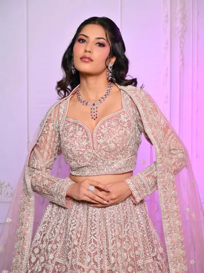 A soft and romantic reception look with a pink-toned eyeshadow and glowing skin, created by a student for her portfolio.