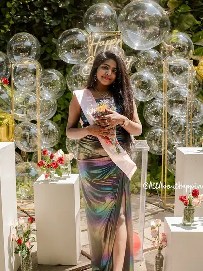 The full setup with the bubble backdrop, plinths, and floral arrangements. It’s a chic and sophisticated option for a 22nd birthday celebration.