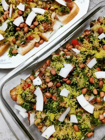 Our unique take on chaat with this Malai Toast platter, where toasted bread is topped with a savoury mix of potatoes, peanuts, sev, and fresh coconut slices.