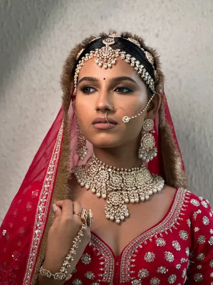 Another angle of this breathtaking look, focusing on the regal posture and stunning jewelry.