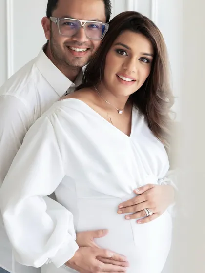 A classic portrait that radiates happiness. We make sure both partners feel included and comfortable, resulting in genuine smiles and beautiful memories of this special time.