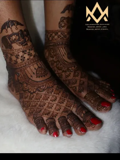 A simple yet elegant bridal foot design featuring a traditional elephant motif and geometric patterns.