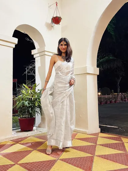 This shot captures the beautiful movement of the lightweight sari. I always look for pieces that are not just beautiful but also easy and comfortable to wear.