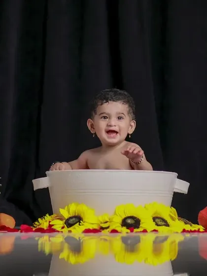 Bubble bliss and baby kisses. Our bathtub theme is a splash of fun with fruits and flowers.
