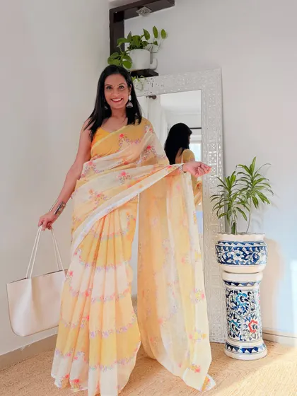 This yellow and white floral printed linen saree is like a ray of sunshine. It's a perfect saree for a summer brunch or a daytime event.