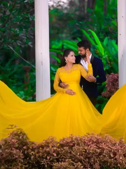 A romantic moment framed by the flowing trail of a brilliant yellow gown. I use the gown's fabric to create artistic shapes and add a dynamic element to the photo.