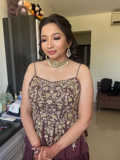 A full view of this client, looking ready for her event.