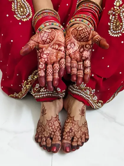 For Chhath Puja, it's all about tradition. Here are the beautiful hands and feet of 'Maa', adorned with mehndi for the festival.