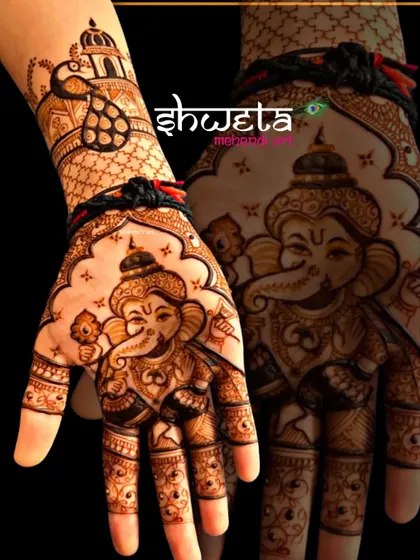 A close-up of a Ganesha design, perfect for auspicious beginnings. I focus on creating clear, expressive figures, and I teach these divine portrait skills in my professional courses.