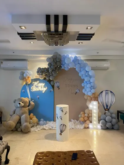 This view shows how the decoration can transform a living room into a professional-looking event space.