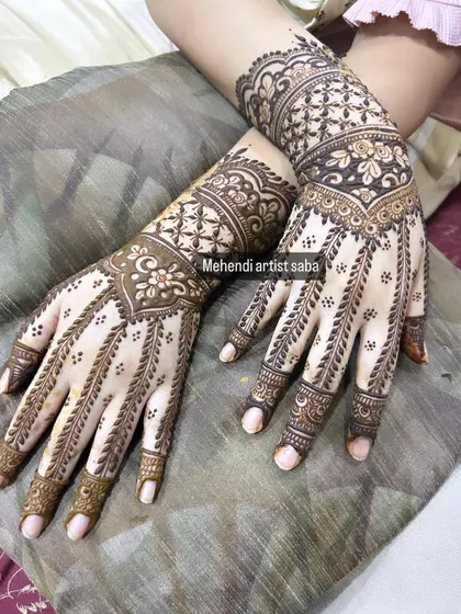 Another view of the elegant hathphool design, showing how it beautifully adorns both hands.