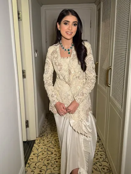 Another look at Paridhi's signature soft glam. The smokey eyes are blended to perfection, and the skin has a beautiful, radiant glow that looks stunning in any light.