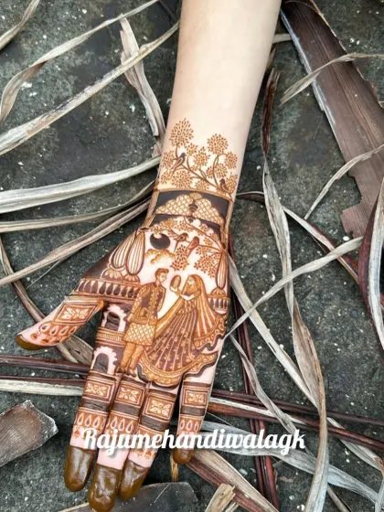 Another example of a storytelling mehandi for Karwachauth. This design is more detailed, with the couple placed on the palm and a beautiful floral cuff on the wrist.