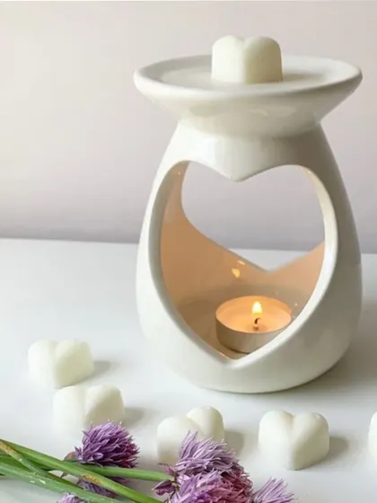 For fragrance without the flame, our ceramic heart diffuser is the perfect choice. Paired with our mini heart-shaped soy wax melts, it creates a cozy and inviting atmosphere with just a simple tealight.