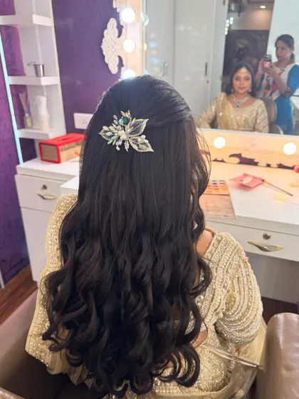 Another angle of Prithivi's reception hairstyle, showing her reflection in the mirror. This gives a glimpse of the full look coming together.