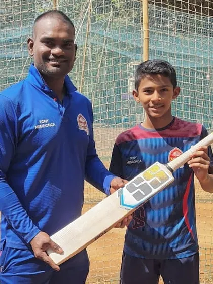 Rewarding hard work is important. Here I am presenting Yash Jadhav with a new English willow bat to motivate him after a series of great performances.