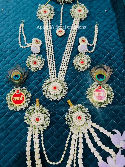 A special touch for baby showers are these custom medallions for the parents-to-be. This set features "आई" (Aai - Mother) and "बाबा" (Baba - Father) medallions, surrounded by fresh flowers and peacock feathers, making the celebration even more personal.