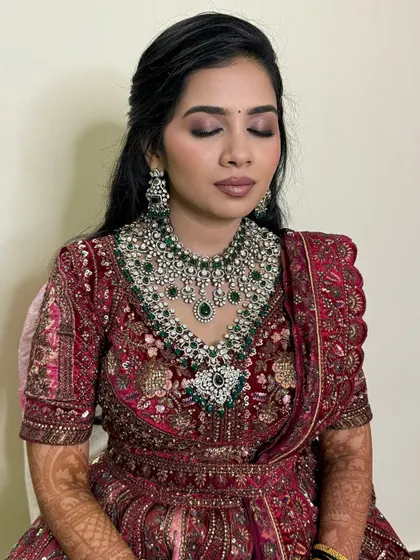 An unfiltered look at my beautiful bride Chaithra's reception makeup. The skin is glowing and the eyes are softly defined.
