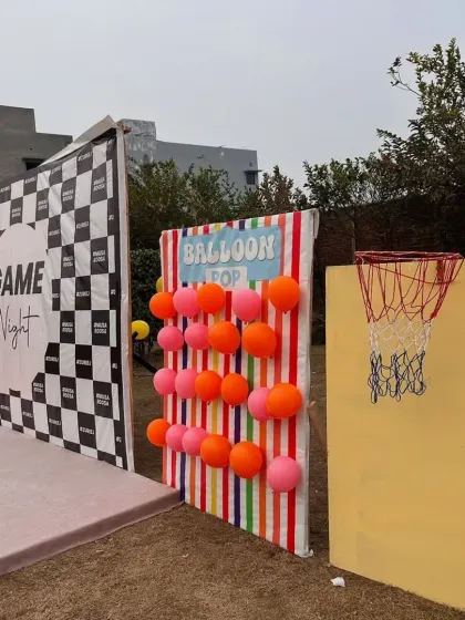 Our pre-wedding game night included classic carnival attractions like a balloon pop game and a basketball hoop. These simple, fun activities ensure that guests of all ages have a fantastic time.