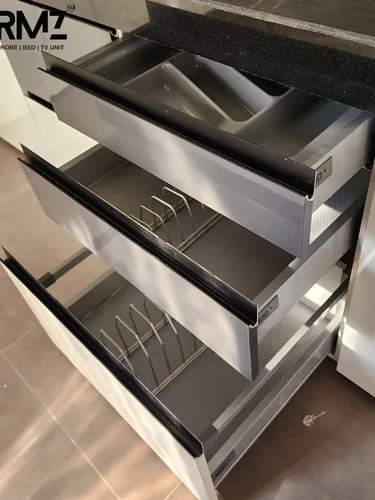 Our drawer systems are built for heavy use and organization. This image shows a three-tier tandem drawer setup with dedicated racks for plates and bowls, keeping your crockery secure and easy to access.