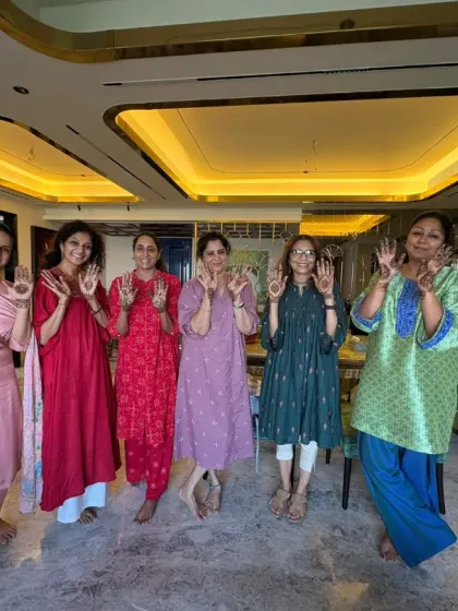 The whole girl gang posing with their beautiful Karwachauth mehndi. I love doing group bookings for festivals.