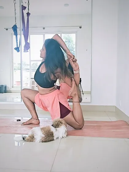 अंतः अस्ति प्रारंभः. The End is the Beginning. Finding a moment of sukoon in Mermaid Pose, a beautiful hip and heart opener that encourages us to let go and start anew.