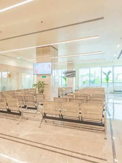 The waiting area at Fortis Hospital is designed with solar passive principles, utilizing high-performance glazing to maximize natural light while minimizing heat gain. This sustainable approach reduces energy consumption and creates a pleasant, naturally lit space for patients.