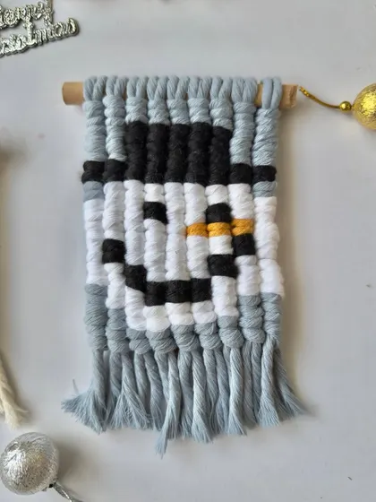 This little macrame snowman wall hanging is one of my cutest Christmas creations.