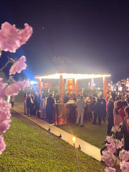 The bespoke polished copper bar glowing at this outdoor reception. Its warm, reflective surface and all-sides access made it a sophisticated focal point for the evening's celebrations.