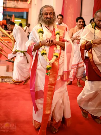 Walking through the venue during the Maha Sudarshan Homa. It is always a blessing to see so many faces, old and new, joining us for these sacred nine nights of Navratri.