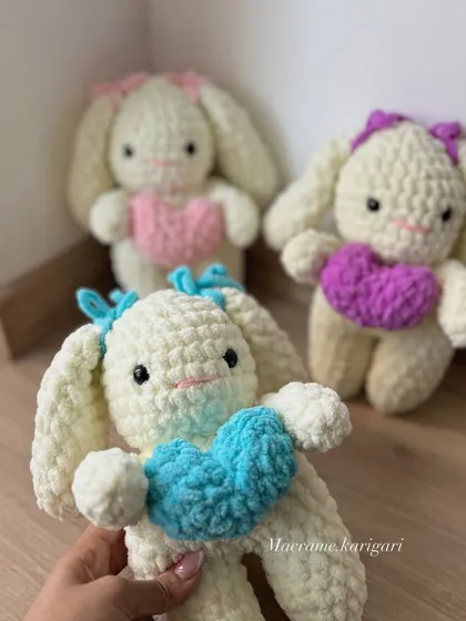 These sweet bunnies holding hearts are one of our favorite designs. Made with plush chunky yarn, they are perfect for gifting on Valentine's Day, birthdays, or just to show someone you care.