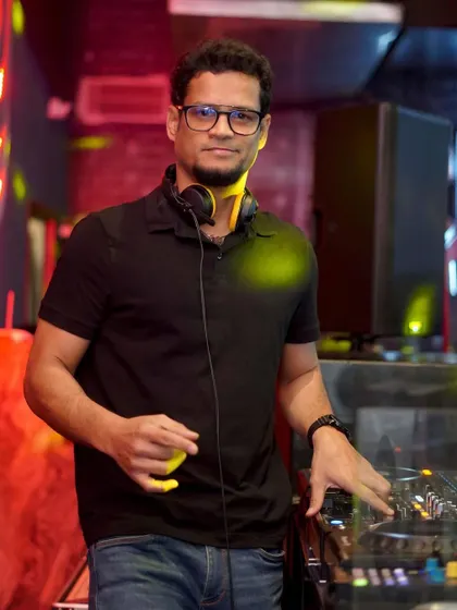 Some clicks from my Friday night gig, in the zone and focused on the music.