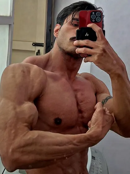 Another unedited physique shot. My coaching is about achieving real, tangible results that you can see in the mirror every day.