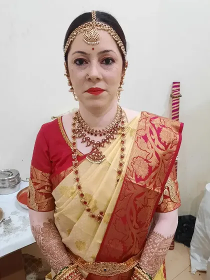 A classic Muhurtham look for bride Jaylakshmi. I specialize in bridal makeup for mature skin, ensuring a flawless and long-lasting finish that looks incredible in person and in photos.