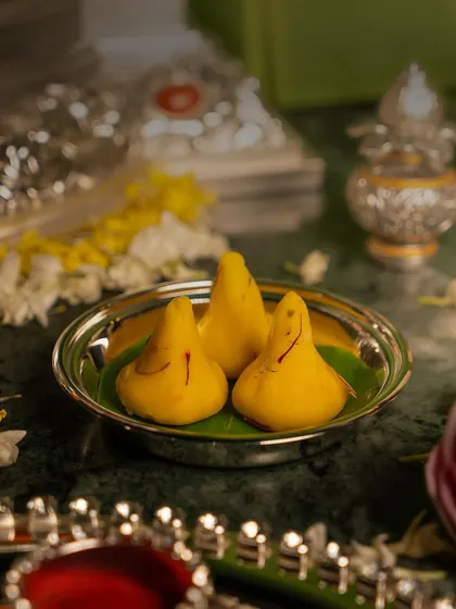A plate of modaks, a heart full of devotion. This simple yet beautiful image captures the essence of Ganesh Chaturthi, celebrating Ganpati’s sweetest blessing with a traditional offering.