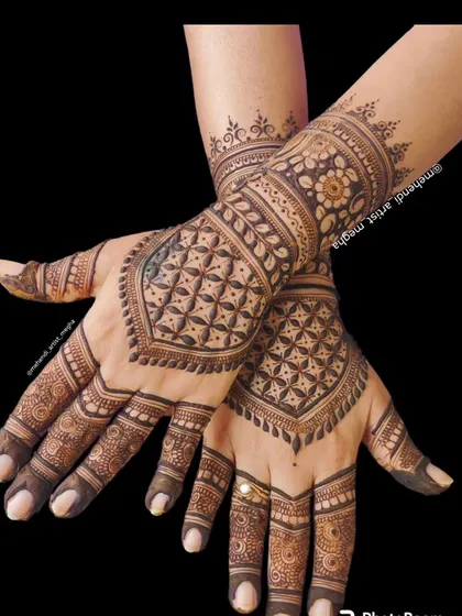 This bold back-of-hand design features a large heart-shaped pattern filled with a diamond jaal. It's a strong and modern statement piece, perfect for an engagement or party.