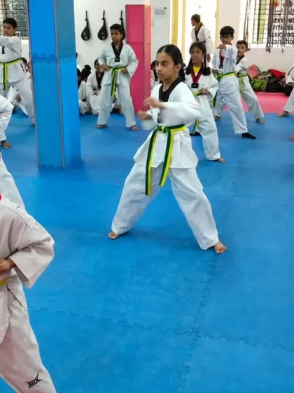 A class of green belts practicing their stances.