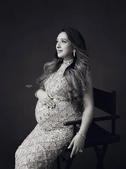 This seated portrait in black and white has a classic, old-Hollywood feel. I'll share my editing techniques for achieving this sophisticated and polished look.