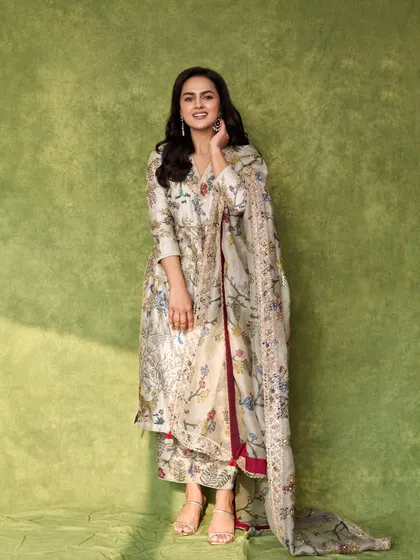 I styled Shraddha Srinath in this beautiful floral printed suit by Archana Jaju for interviews. The hand-painted feel of the fabric gives it an artistic and unique touch, perfect for a sophisticated daytime look.