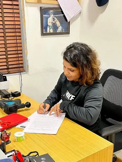 Signing the contract. Priya Sharma officially on her way to the Road to UFC.