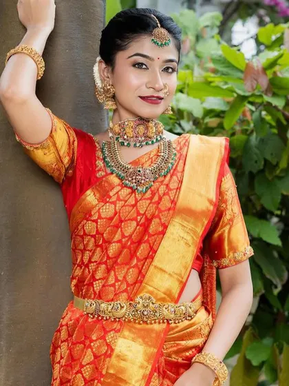 The same beautiful bride showing off the full look with our temple jewellery set. The vaddanam and bangles complete the traditional attire.