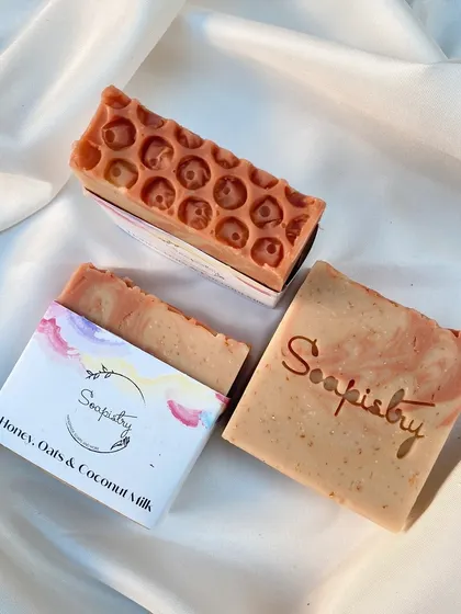 A closer look at the Honey, Oats & Coconut Milk soap. The honeycomb top is one of my favorite designs to make.